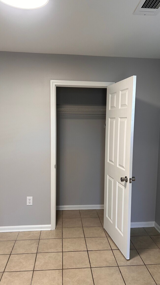 Foto del edificio - 2523 Law St