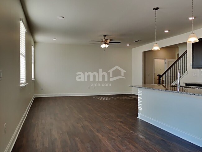 Building Photo - 580 Summit View Lane