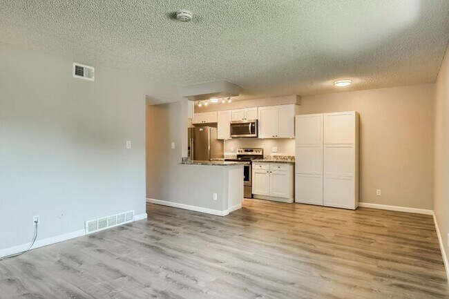 Foto del edificio - 280 E Highline Cir