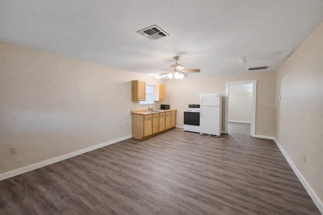 Foto del edificio - 6107 Williams Rd