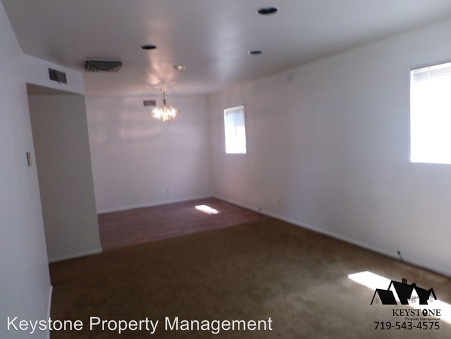 Building Photo - 3 br, 1.5 bath House - 2650 Aster Street