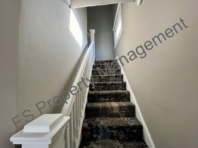 Foto del edificio - NOW AVAILABLE!! Charming Two Bedroom One B...