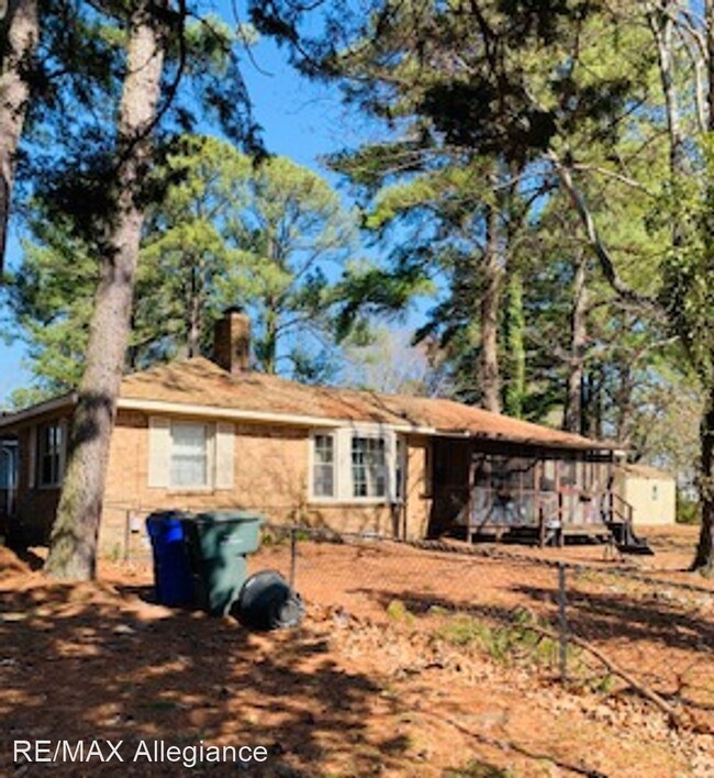 Building Photo - 3 br, 1 bath House - 346 W. MCGINNIS CIRCLE