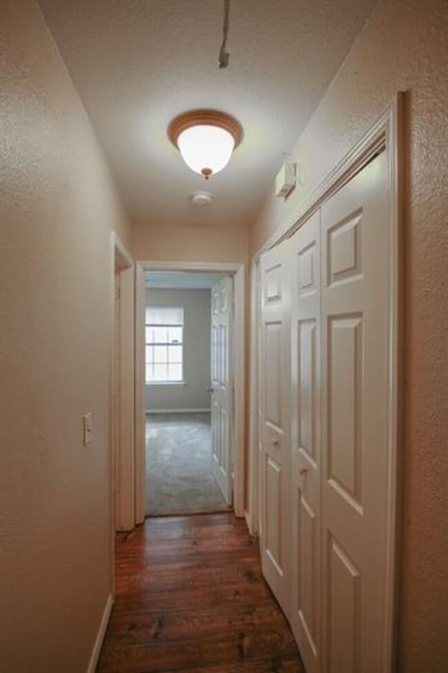 Building Photo - Great location! Amazing home in Fayetteville!