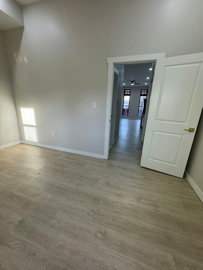 Foto del edificio - 2416 N Charles St