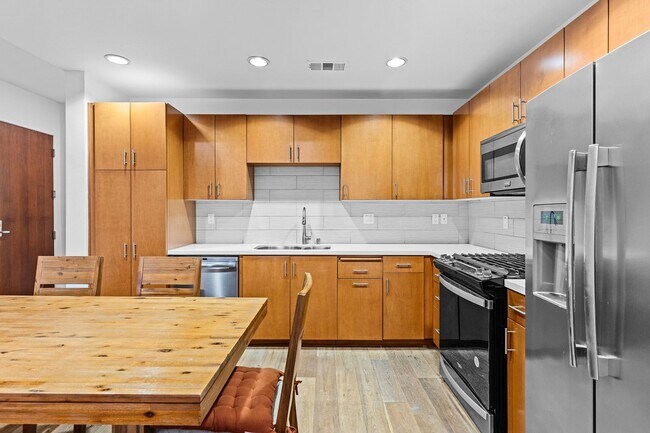 Foto del edificio - Stunning Modern Luxury 3BD/2BA Condo in Ma...