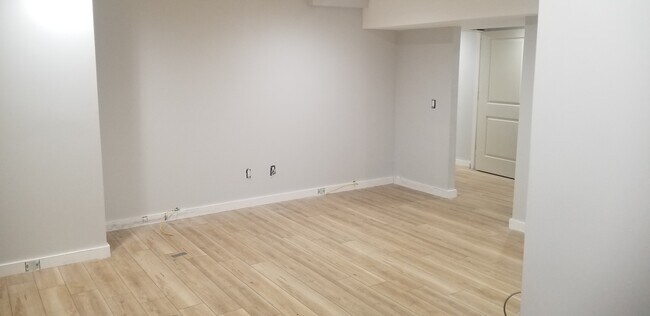 Foto del edificio - 16 Frost Valley Rd