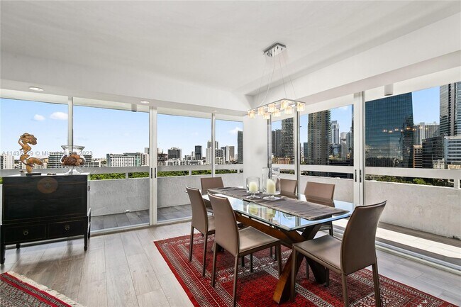 Foto del edificio - 1627 Brickell Ave