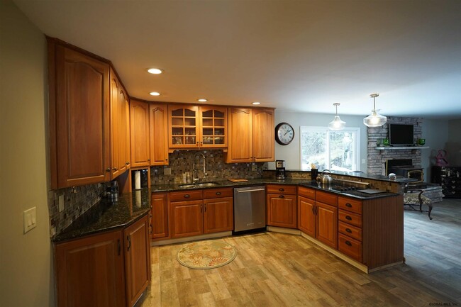Building Photo - 308 Golden Hill Rd