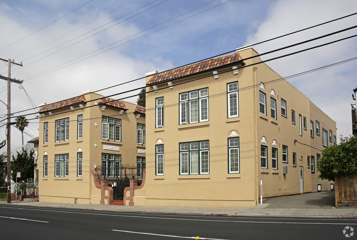 Primary Photo - 734 Alcatraz Ave