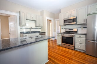 Building Photo - 422 Trapelo Rd
