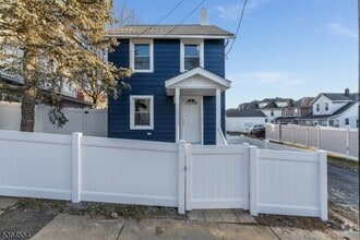 Building Photo - 288 Marshall St