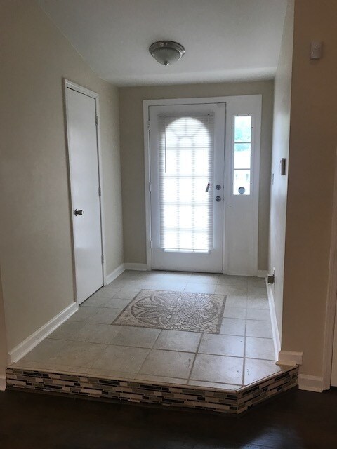 Building Photo - Charming 3br/2ba Ranch*** Ready for IMMEIA...