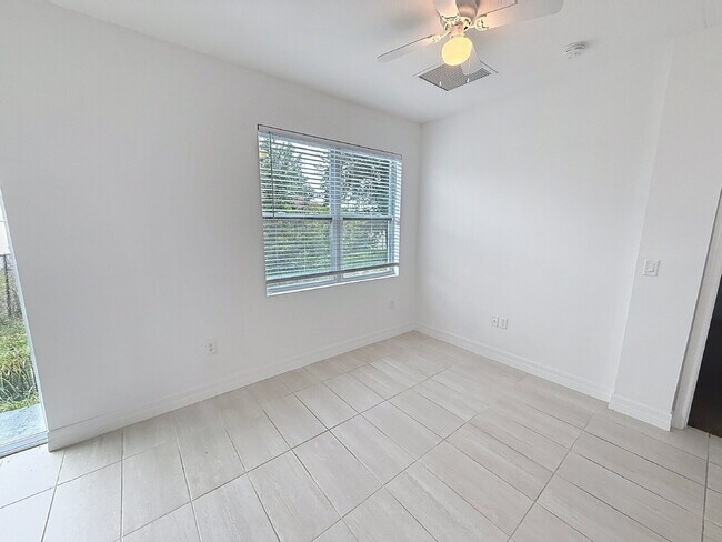 Foto del edificio - Welcome home to this gorgeous 4-bedroom, 2-bath home!