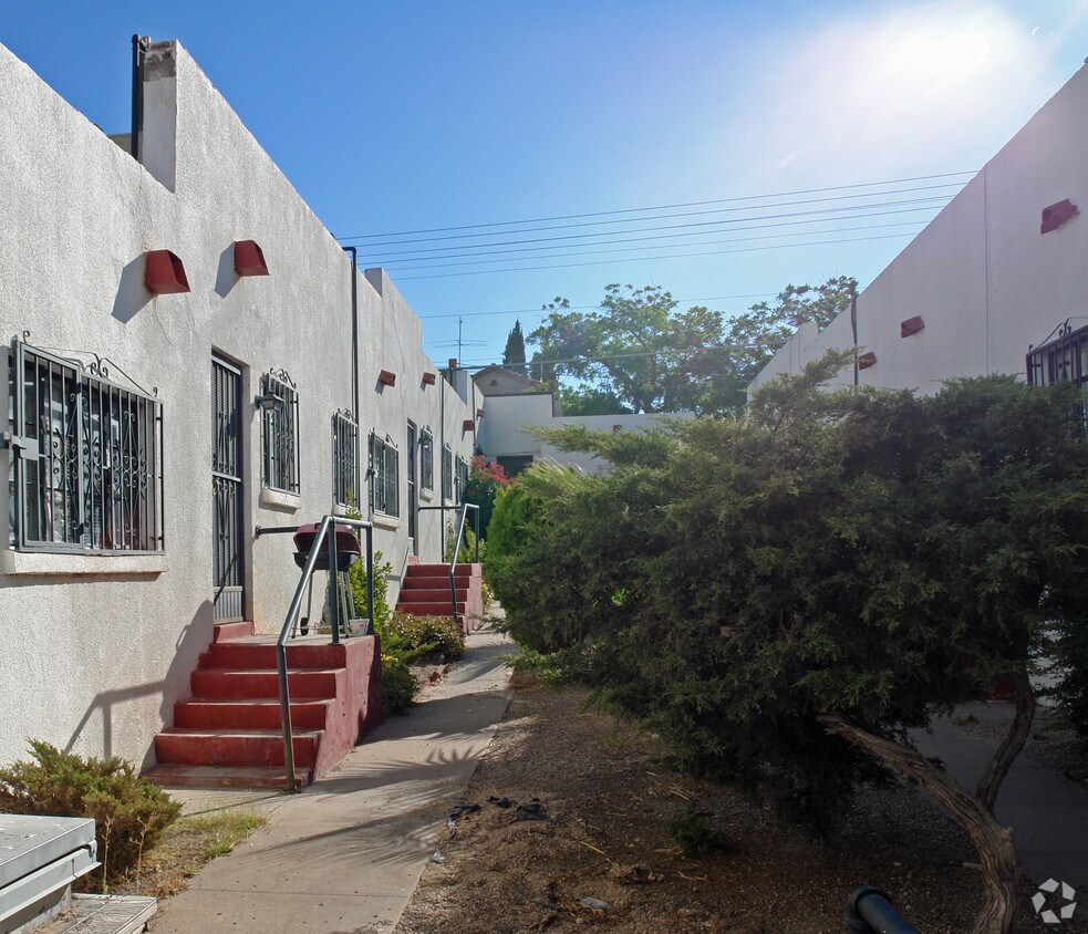 Building Photo - 1916-1920 N Mesa St