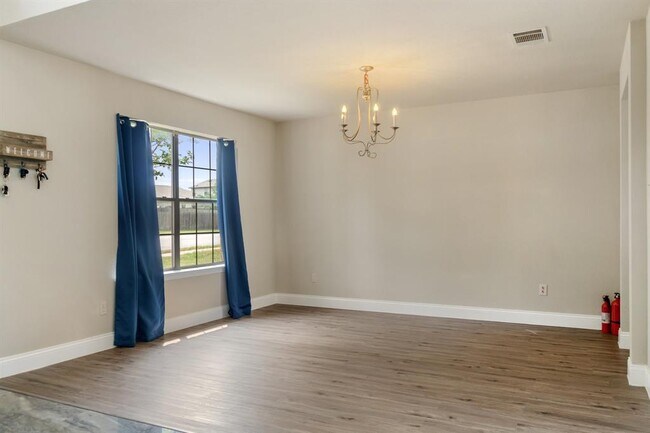 Building Photo - 5071 Marsh Ln