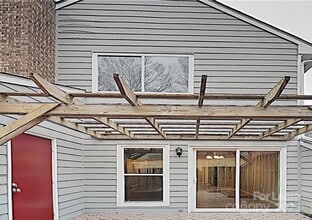 Building Photo - 1023 Sardis Cove Dr