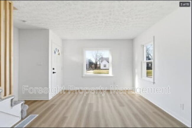 Building Photo - 1582 Vendome Dr S