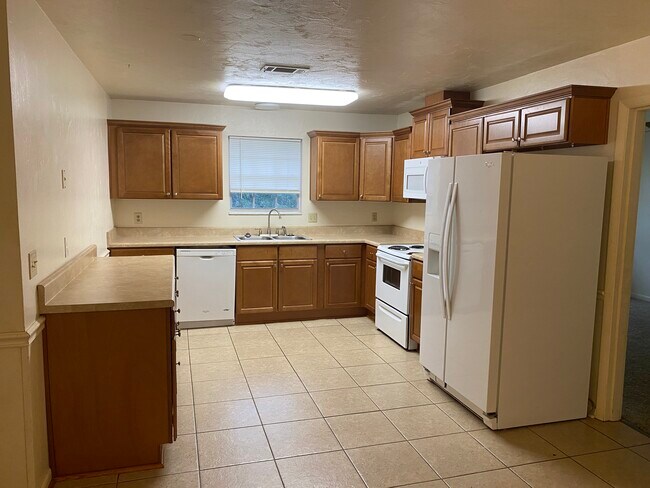 Building Photo - 3000 Whisper Ct