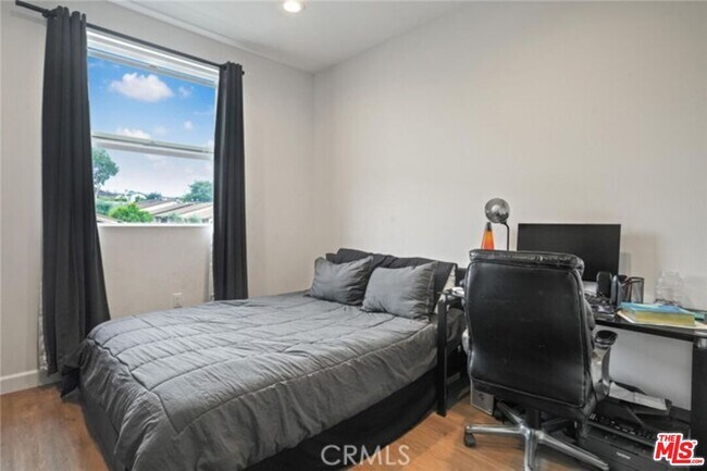 Foto del edificio - 904 Warwick Ave