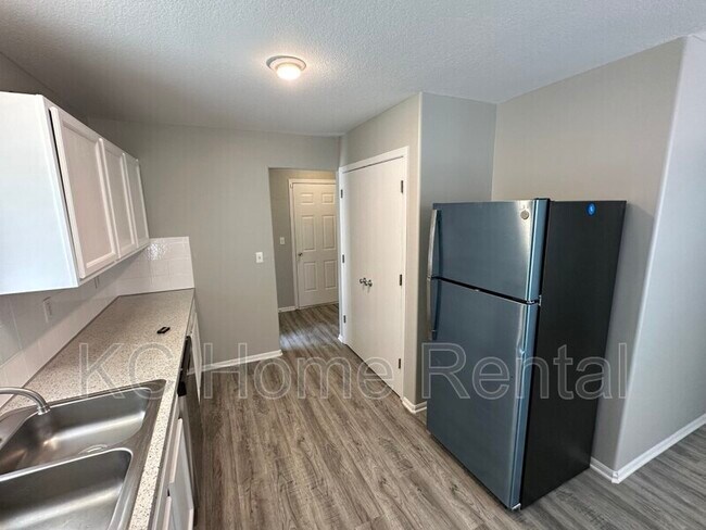 Foto del edificio - 8203 Woodson Dr