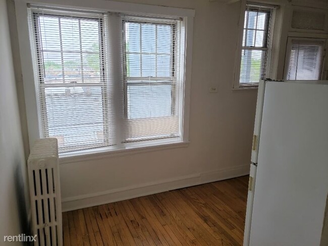 Building Photo - 4844 W Wrightwood Ave