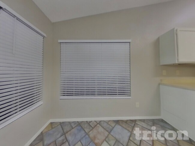 Foto del edificio - 8621 W Willow Ave