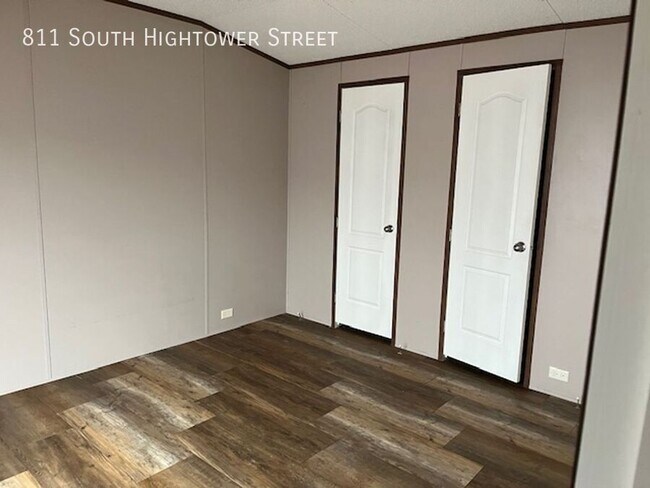 Foto del edificio - 811 S Hightower St