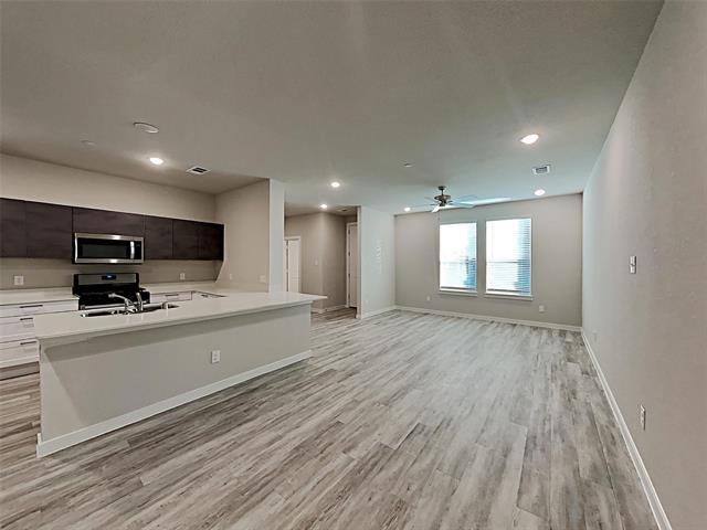 Foto del edificio - 1325 Creekbank Dr
