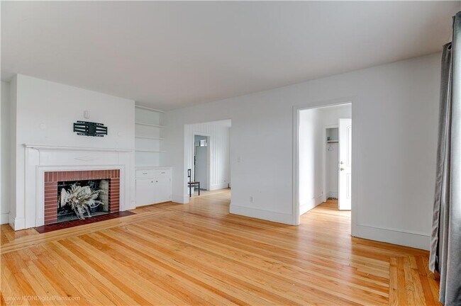 Building Photo - 845 Aquidneck Ave