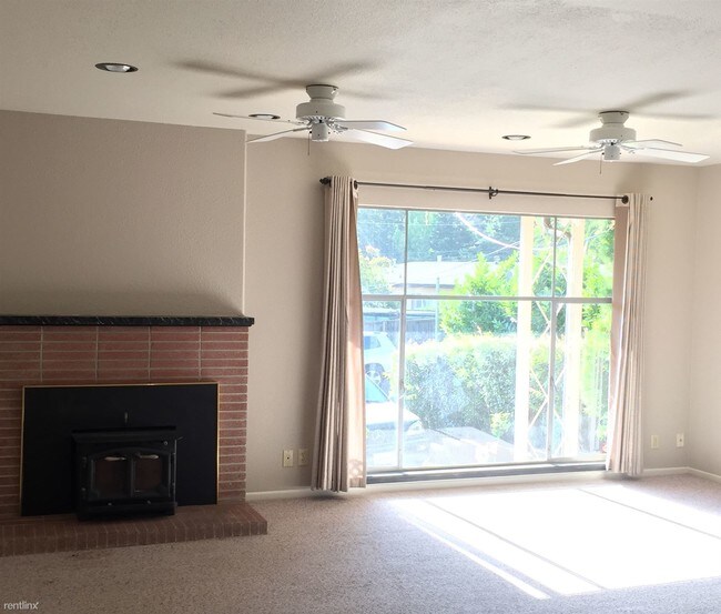 Foto del edificio - 107 Margarido Dr