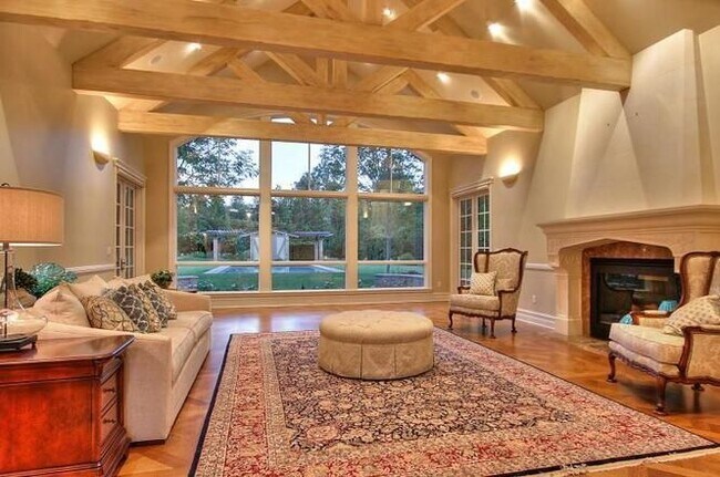 Foto del edificio - Breathtaking 5 Bedroom Manor in Saratoga