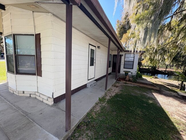 Foto del edificio - Tavares 1 Bed 1 Bath Waterfront Mobile Home