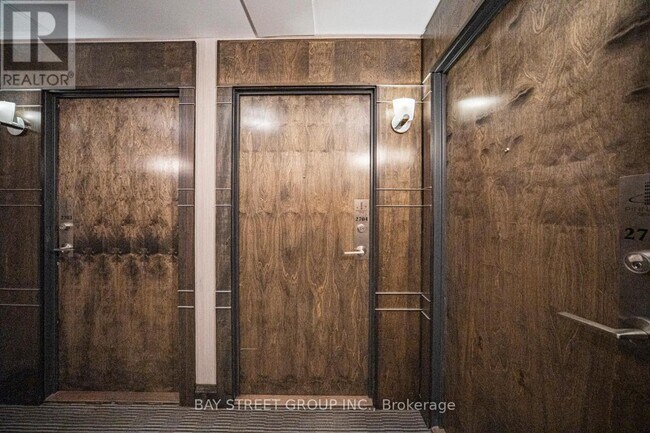 Building Photo - 33 Bay St.