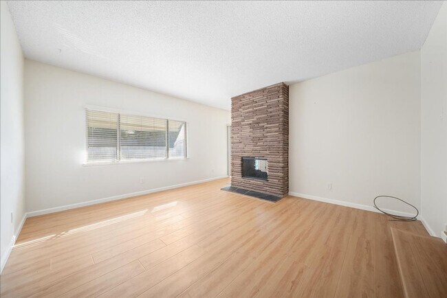 Foto del edificio - 2549 Notre Dame Dr