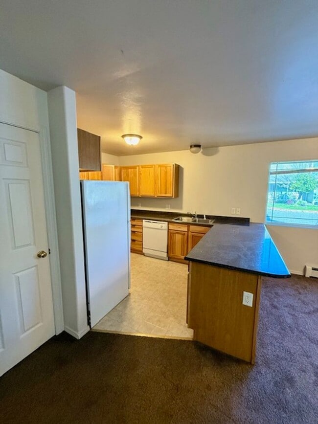 Building Photo - 3 Bedroom, 2.5 Bathroom Townhouse; Short Drive to MSU Campus