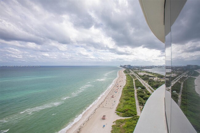 Foto del edificio - 15701 Collins Ave