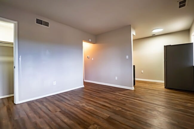 Building Photo - 733 E Wilbeth