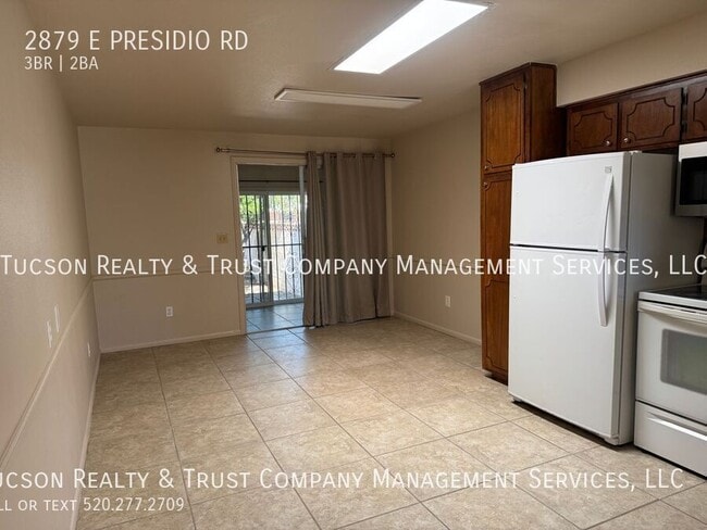 Foto del edificio - 2879 E Presidio Rd