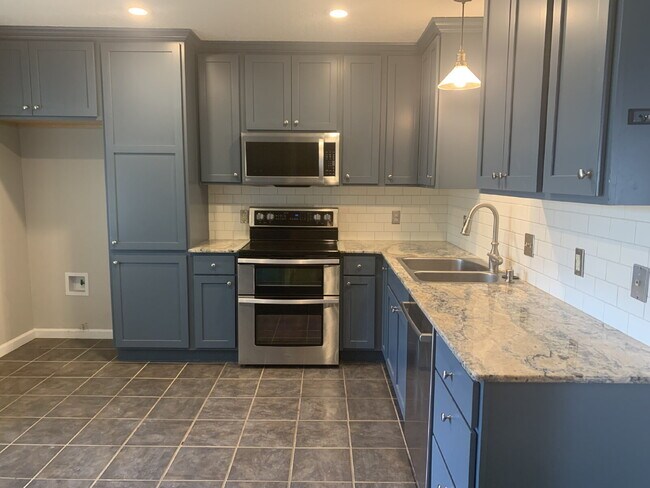 Foto del edificio - Beautifully Updated Home 1 Block From Heri...