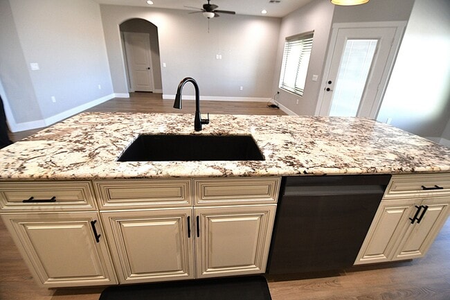 Foto del edificio - 21144 LEAVITT Ln