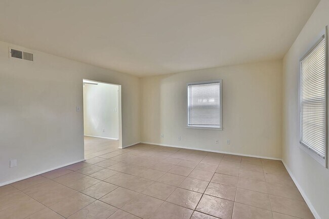 Foto del edificio - Newly Renovated Duplex