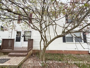Building Photo - 1565 E 256th St