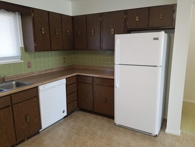 Kitchen - 619 Jessup St