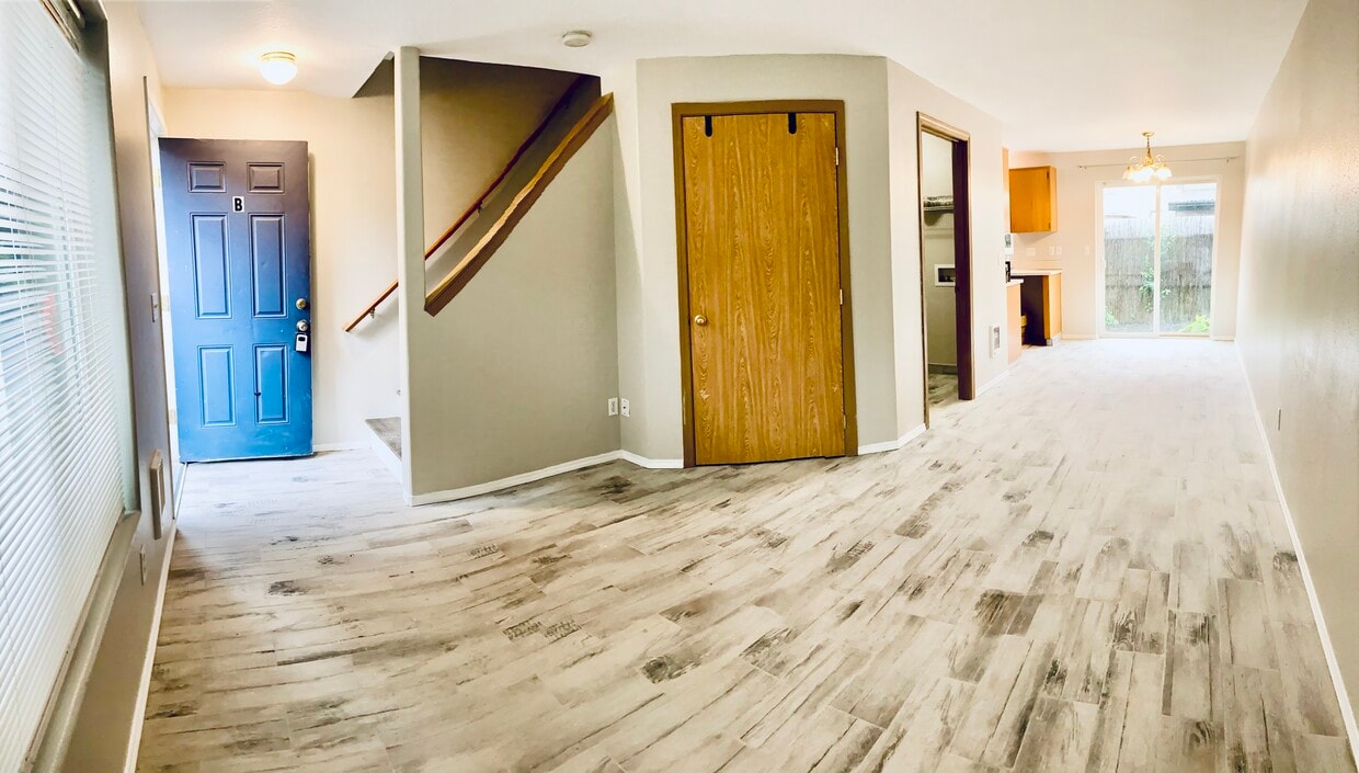 Living room view - 756 NE 92nd Ave