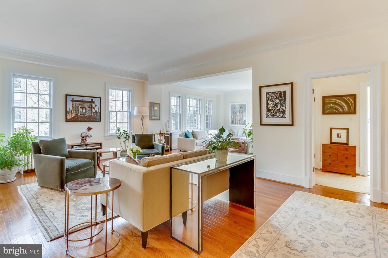 Foto principal - 1661 Crescent Pl NW