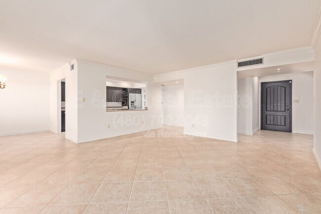 Foto del edificio - 6282 E Pinchot Ave