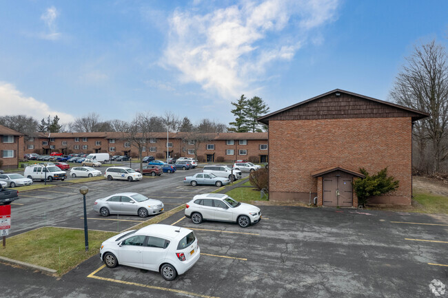 Building Photo - Carriage House