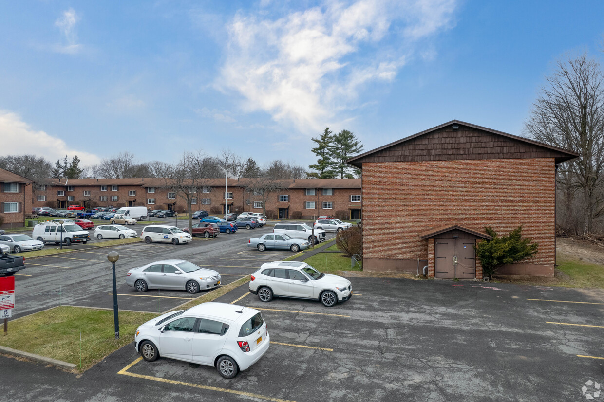 Primary Photo - Carriage House