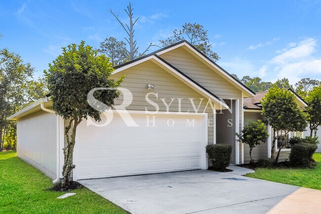 Foto del edificio - This 3-bedroom 2 bathroom is perfect and m...